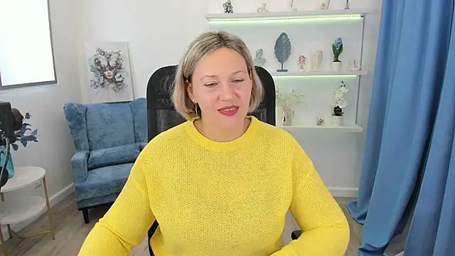 Snapshot of NinaStarle chatting on October 8, 4:43 am NinaStarle online show from October 8, 4:43 am