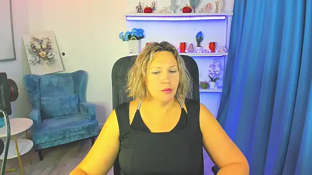 Snapshot of NinaStarle chatting on November 2, 4:37 am NinaStarle online show from November 2, 4:37 am