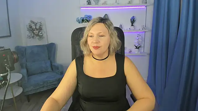 Snapshot of NinaStarle chatting on November 6, 11:44 am NinaStarle online show from November 6, 11:44 am