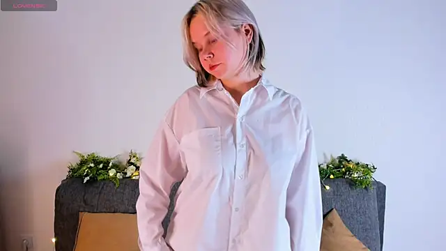 Snapshot of girlllsooft chatting on September 22, 4:20 pm girlllsooft online show from September 22, 4:20 pm