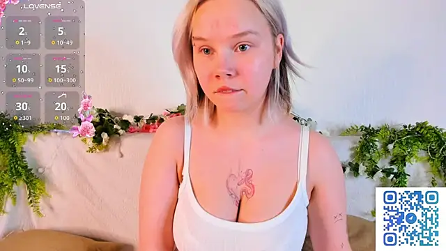 Snapshot of girlllsooft chatting on October 4, 5:00 pm girlllsooft online show from October 4, 5:00 pm