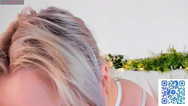 Snapshot of girlllsooft chatting on October 5, 5:11 pm girlllsooft online show from October 5, 5:11 pm