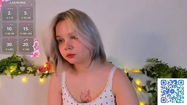 Snapshot of girlllsooft chatting on October 8, 7:11 pm girlllsooft online show from October 8, 7:11 pm