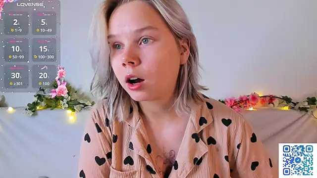 Snapshot of girlllsooft chatting on November 7, 1:38 am girlllsooft online show from November 7, 1:38 am