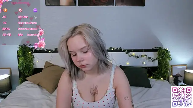 Snapshot of girlllsooft chatting on December 17, 2:23 pm girlllsooft online show from December 17, 2:23 pm