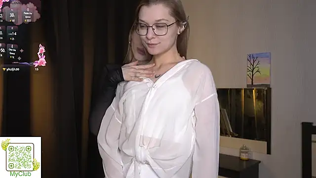 Snapshot of MaeEversley chatting on October 22, 5:41 am MaeEversley online show from October 22, 5:41 am