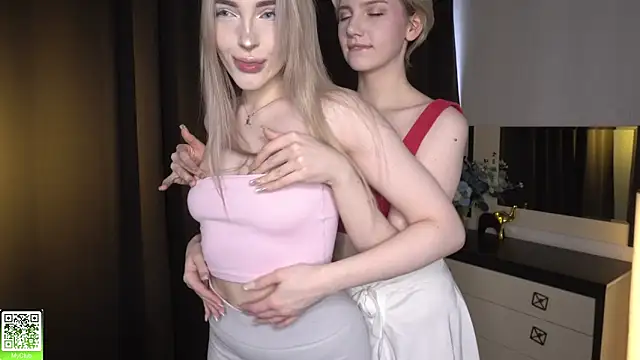 Snapshot of MaeEversley chatting on February 7, 7:45 am MaeEversley online show from February 7, 7:45 am