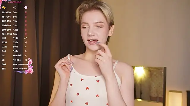 Snapshot of MaeEversley chatting on March 1, 5:42 am MaeEversley online show from March 1, 5:42 am