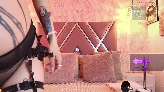 Aliice1  online show from October 7, 7:00 pm