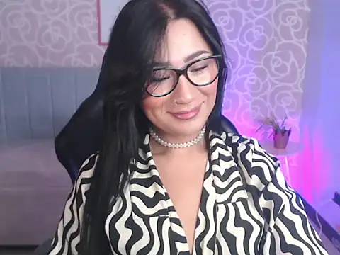 evelyn ch  online show from September 18, 10:50 am