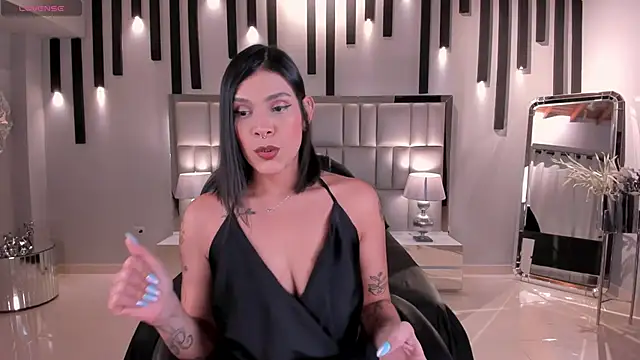 Snapshot of SarahYates chatting on October 28, 4:16 am SarahYates online show from October 28, 4:16 am