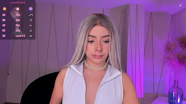 IsabellaMoreau online show from February 1, 6:17 pm