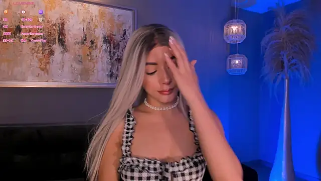 IsabellaMoreau online show from February 15, 7:10 pm