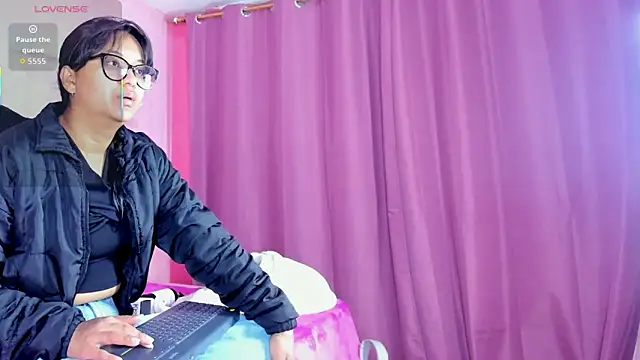 Snapshot of Azul_Moon chatting on November 25, 3:50 am Azul Moon online show from November 25, 3:50 am