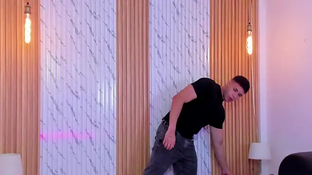 Snapshot of thomas_walker0 chatting on October 25, 11:29 am thomas walker0 online show from October 25, 11:29 am