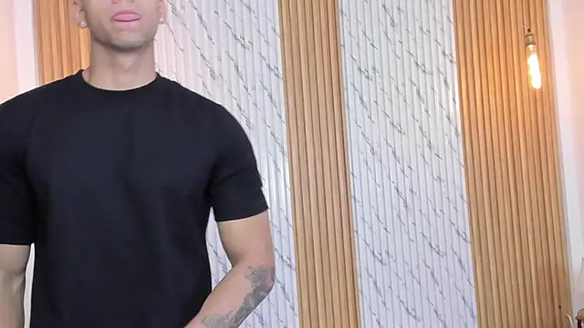 Snapshot of thomas_walker0 chatting on November 15, 12:02 pm thomas walker0 online show from November 15, 12:02 pm