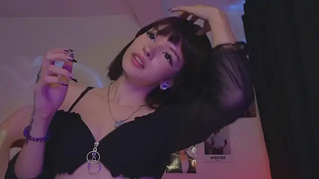 Moonlightt 21 online show from April 9, 10:26 pm