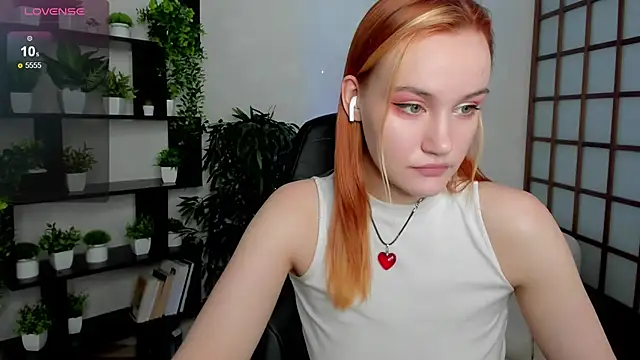 Snapshot of Ida_FaneStain chatting on October 12, 2:32 am Ida FaneStain online show from October 12, 2:32 am