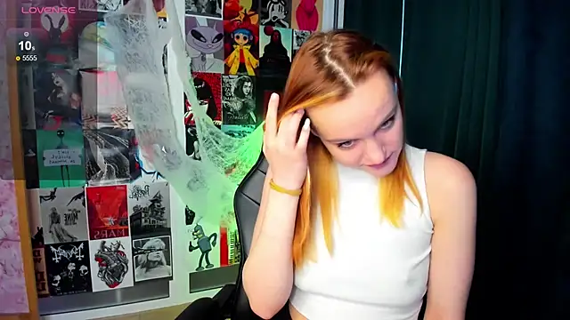 Snapshot of Ida_FaneStain chatting on October 30, 2:35 am Ida FaneStain online show from October 30, 2:35 am