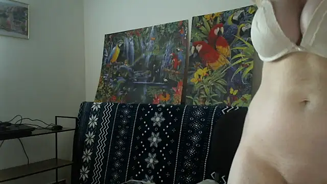 Snapshot of sweetdolly20 chatting on October 4, 6:11 am sweetdolly20 online show from October 4, 6:11 am