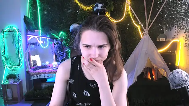 Snapshot of TessaMill chatting on October 6, 5:16 am TessaMill online show from October 6, 5:16 am