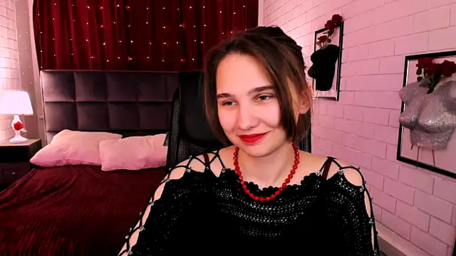 Snapshot of TessaMill chatting on November 10, 9:19 am TessaMill online show from November 10, 9:19 am