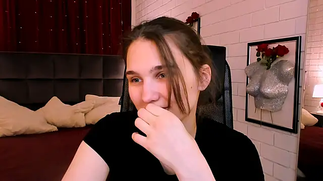 Snapshot of TessaMill chatting on December 1, 9:25 am TessaMill online show from December 1, 9:25 am