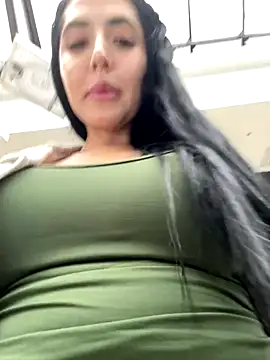 Snapshot of oh_nina chatting on September 17, 8:21 pm oh nina online show from September 17, 8:21 pm