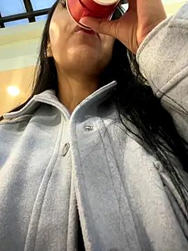 Snapshot of oh_nina chatting on October 28, 10:45 pm oh nina online show from October 28, 10:45 pm