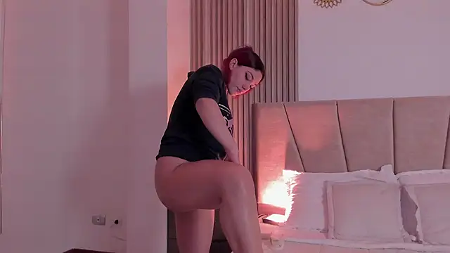 Victoria Beaumont online show from December 19, 11:50 am