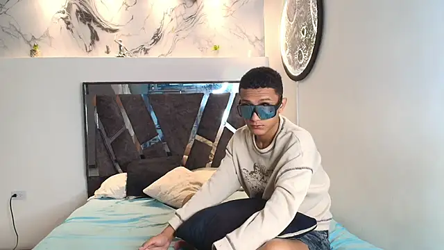 TWINKS FRIENDS online show from November 11, 7:41 am