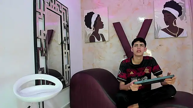 TWINKS FRIENDS online show from February 1, 1:31 pm