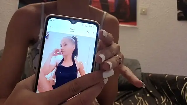 Snapshot of Oulola777 chatting on November 10, 6:29 pm Oulola777 online show from November 10, 6:29 pm