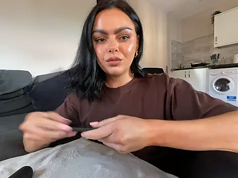 FrancescaXO online show from March 18, 2:09 pm