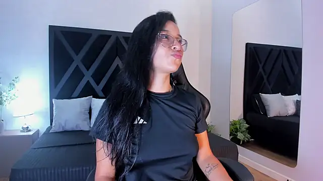 zoe martins  online show from May 25, 5:41 pm