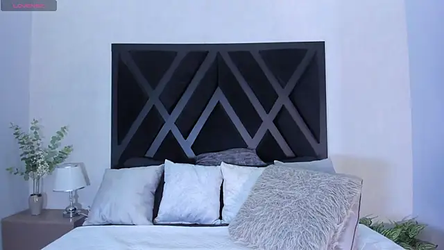 zoe martins  online show from May 28, 5:43 pm