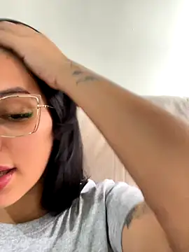 Snapshot of jujuarantes__2025 chatting on November 6, 2:29 pm jujuarantes 2025 online show from November 6, 2:29 pm