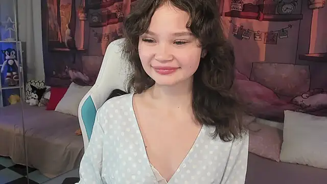 EmilyChaves online show from November 15, 4:47 pm