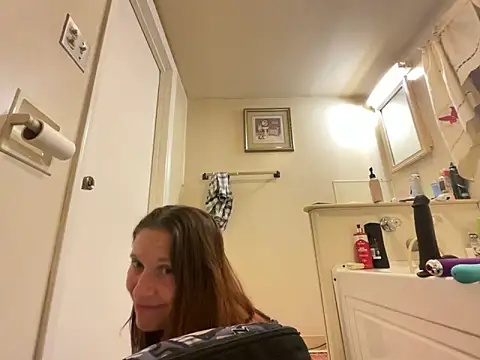 YoMomma-xoxo13 online show from December 23, 12:30 am