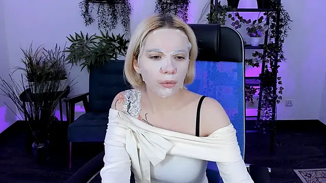 AuroraWrenfield online show from December 5, 4:43 am