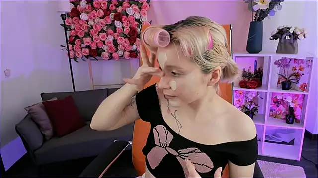 AuroraWrenfield online show from February 12, 10:10 am