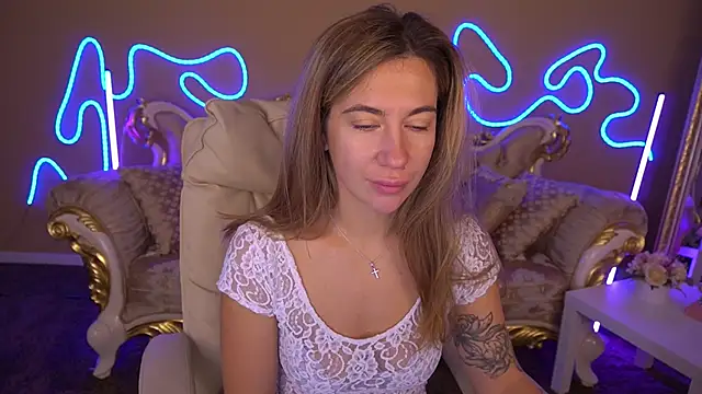 Snapshot of KateShanny chatting on October 13, 5:51 am KateShanny online show from October 13, 5:51 am