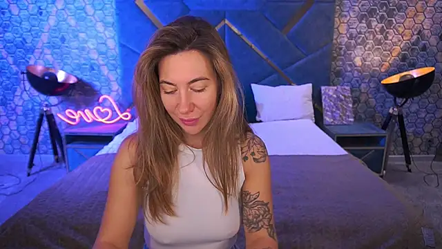 Snapshot of KateShanny chatting on November 6, 6:58 am KateShanny online show from November 6, 6:58 am