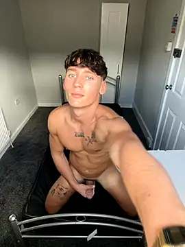 Snapshot of naughtyboy0124 chatting on October 9, 1:20 pm naughtyboy0124 online show from October 9, 1:20 pm