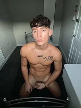 Snapshot of naughtyboy0124 chatting on October 28, 4:20 pm naughtyboy0124 online show from October 28, 4:20 pm