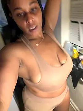 Snapshot of yummy0322 chatting on October 19, 12:11 am yummy0322 online show from October 19, 12:11 am