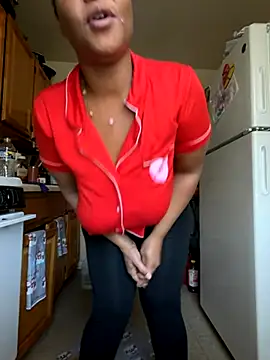 Snapshot of yummy0322 chatting on November 24, 1:33 pm yummy0322 online show from November 24, 1:33 pm