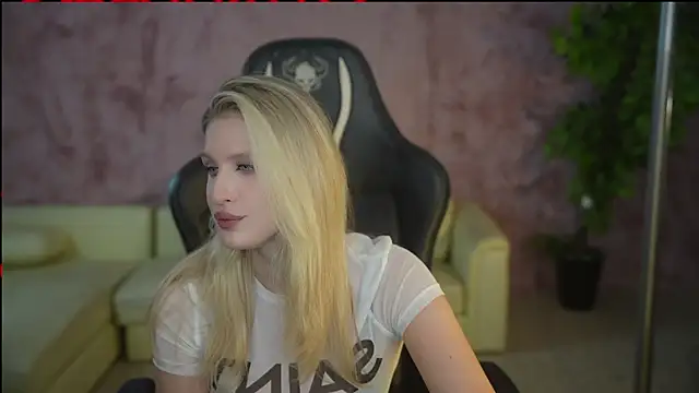 Snapshot of Scarlett_Sweet054 chatting on November 24, 4:07 pm Scarlett Sweet054 online show from November 24, 4:07 pm