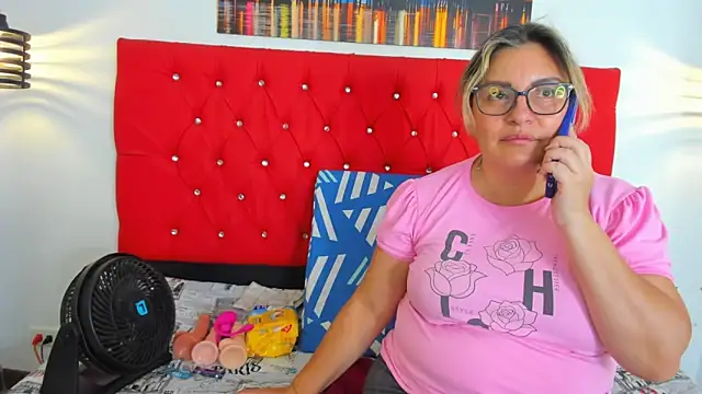 carolinacrus01 online show from September 15, 3:45 pm