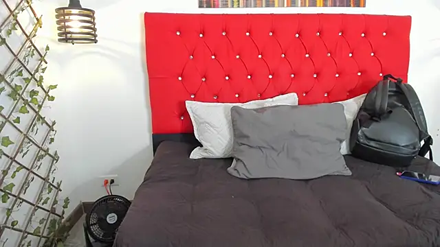 carolinacrus01 online show from October 23, 4:06 pm